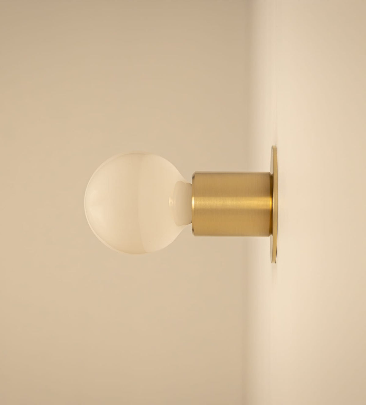 Joen.26 w/c [brass/soji] 壁付け時の側面 消灯時