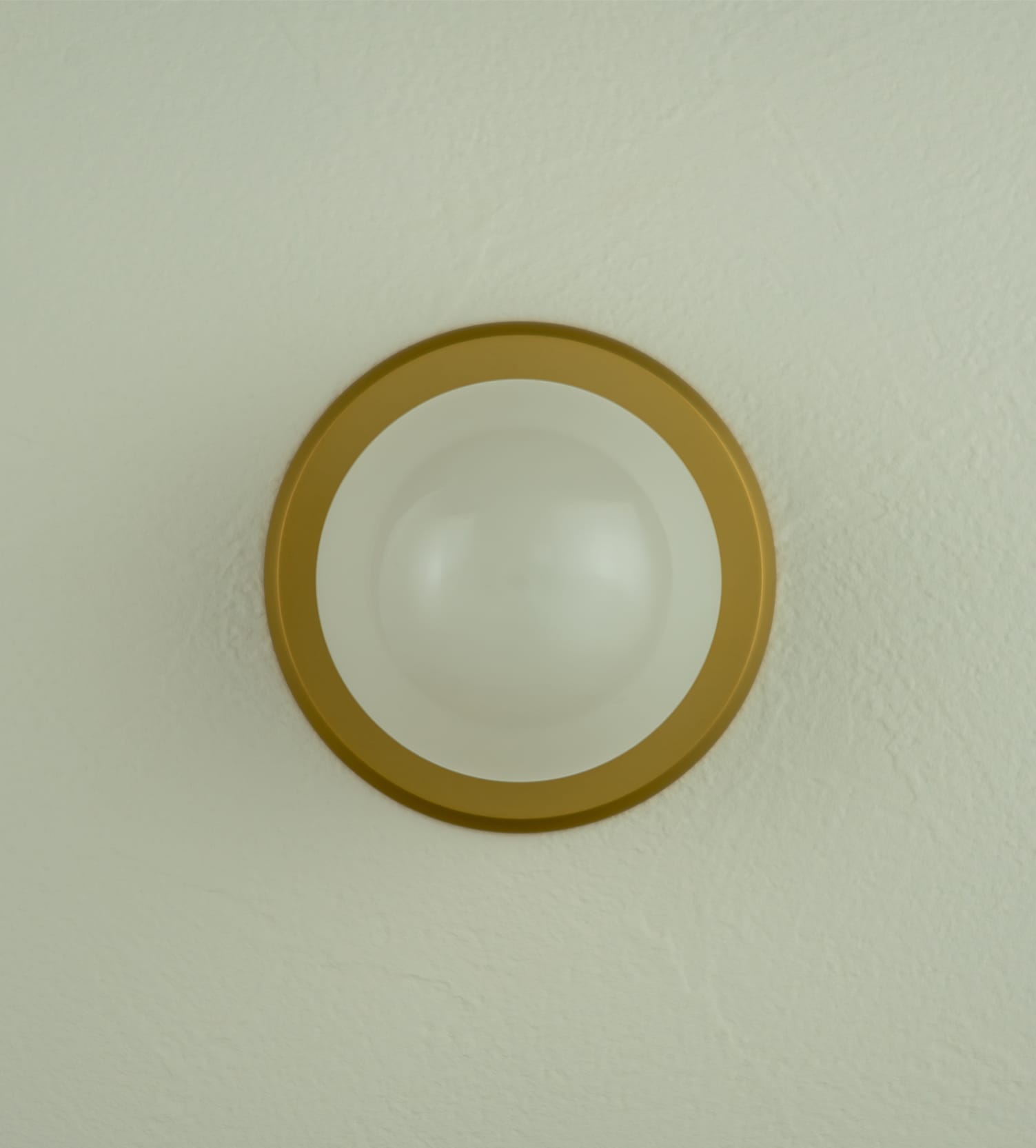 On [brass/saten]