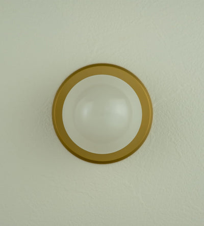 On [brass/saten]