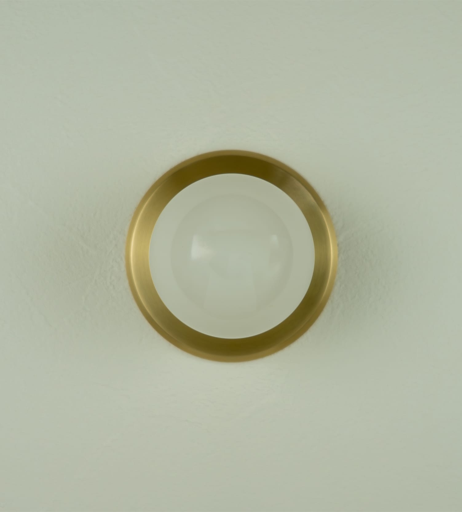 On [brass/soji]