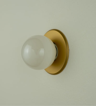 On [brass/saten]